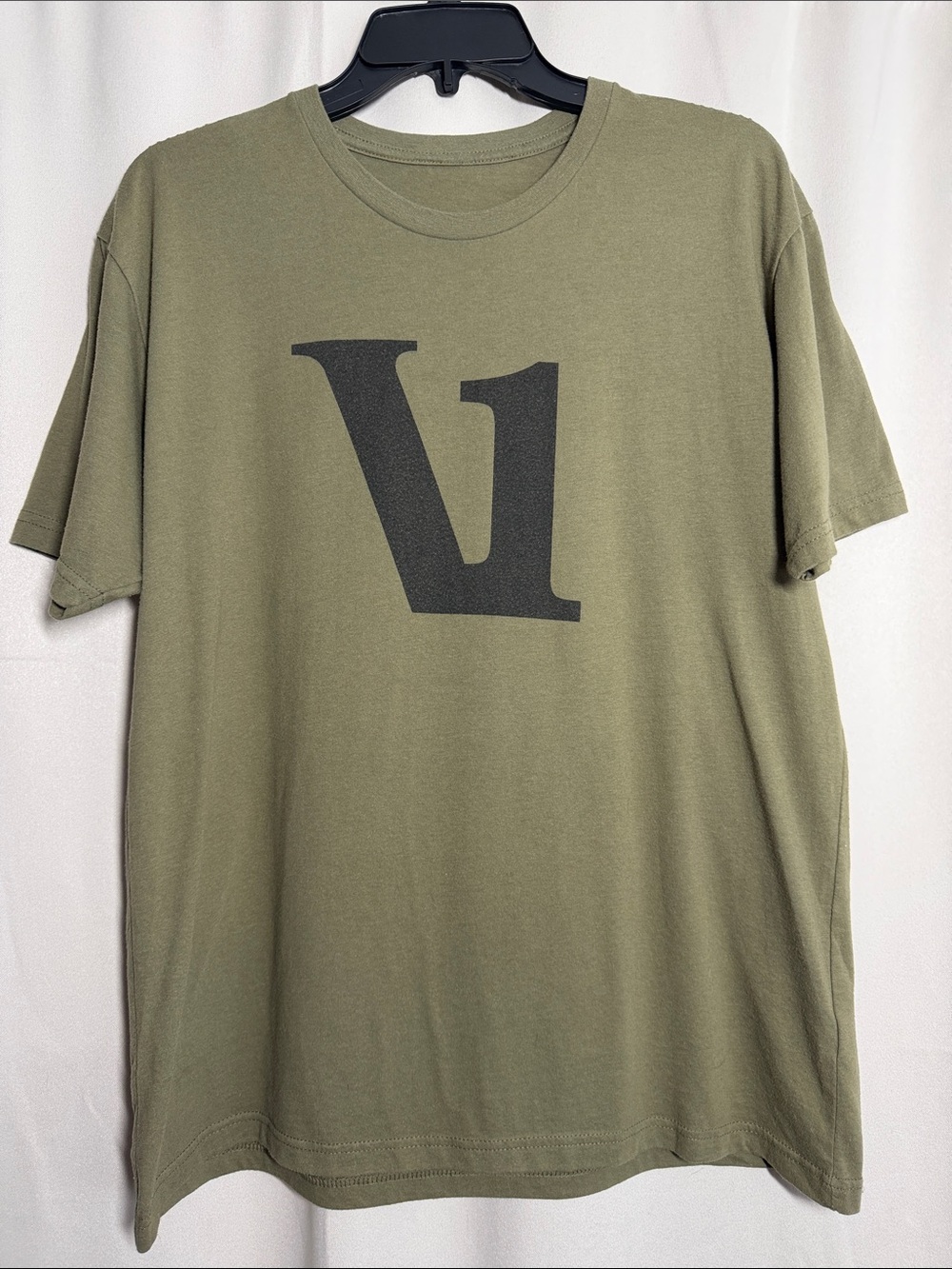 Vuori Men's V1 Logo Short Sleeve Tee Green Large